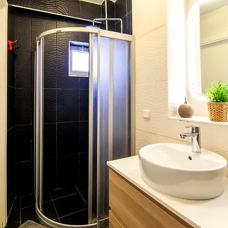Secluded House , Near Bosphorus , 2 Ac , Fast Wifi イスタンブール